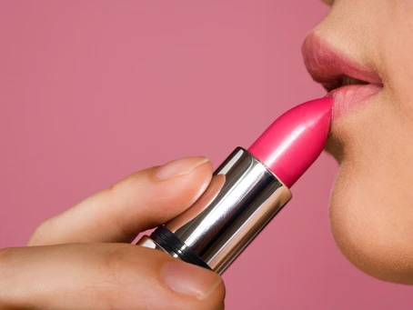 How to apply the perfect lipstick