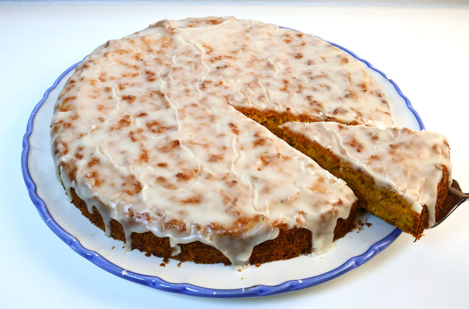 veganer Karottenkuchen mit Zitronenguss Rezept Zuckerguss vegan Rüblitorte 