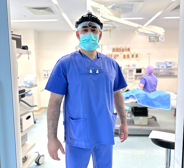 PD Dr. Alawi – renommierter Facharzt für Plastische und Ästhetische Chirurgie in Hannover, spezialisiert auf High-End-Gesichtschirurgie, Brustoperationen, Jungfernhaut rekonstruktion, Facelift, Brustvergrößerung und Penisverdickung und Penisverlängerung in Hannover körperformende Eingriffe und Intimchirurgie – eine der ersten Adressen für natürliche, präzise und individuelle Ergebnisse in Deutschland.