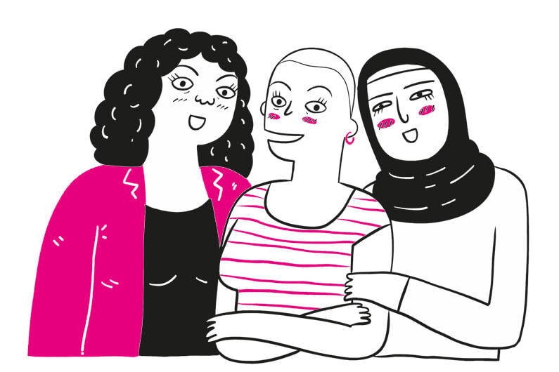 Eine diverse Gruppe fröhlicher Frauen rückt eng zusammen