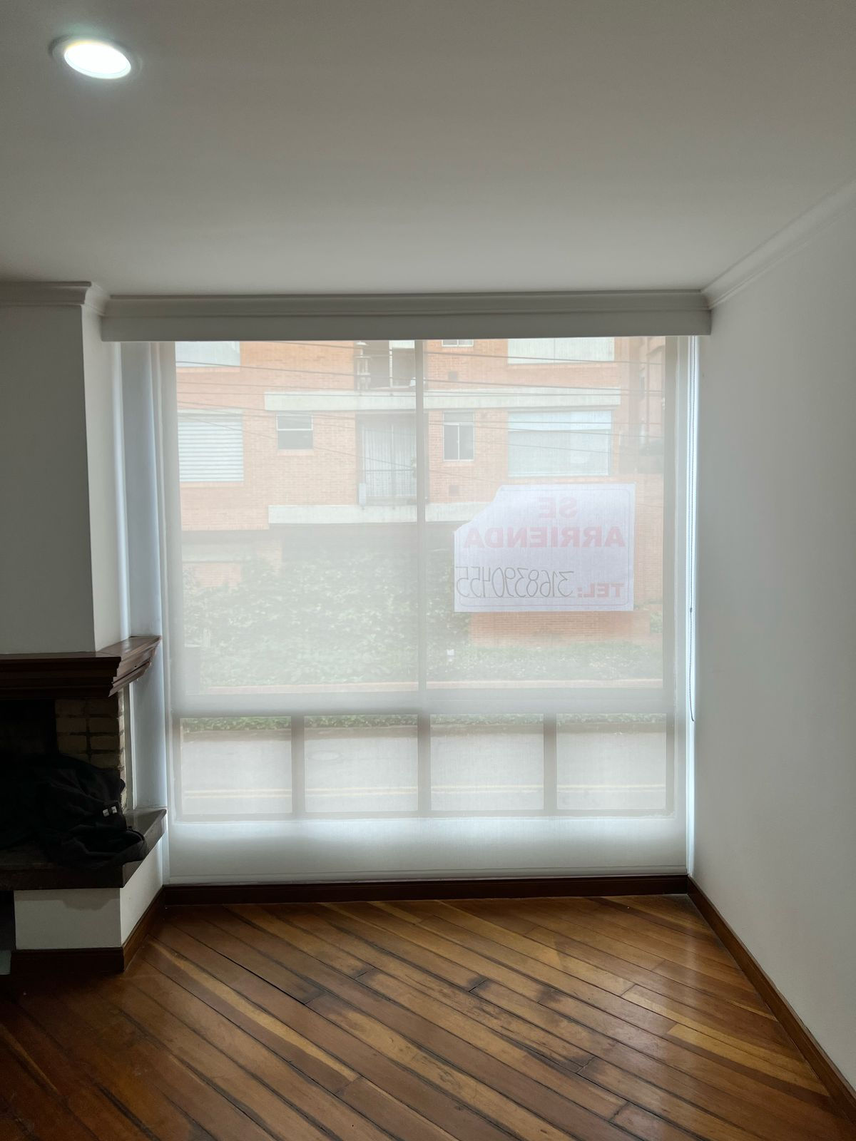 Enrollable Screen 10%. 250. Economica con Cenefa