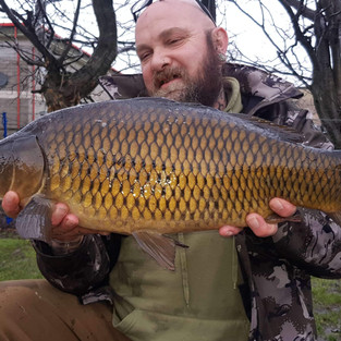 CR baits catching fish