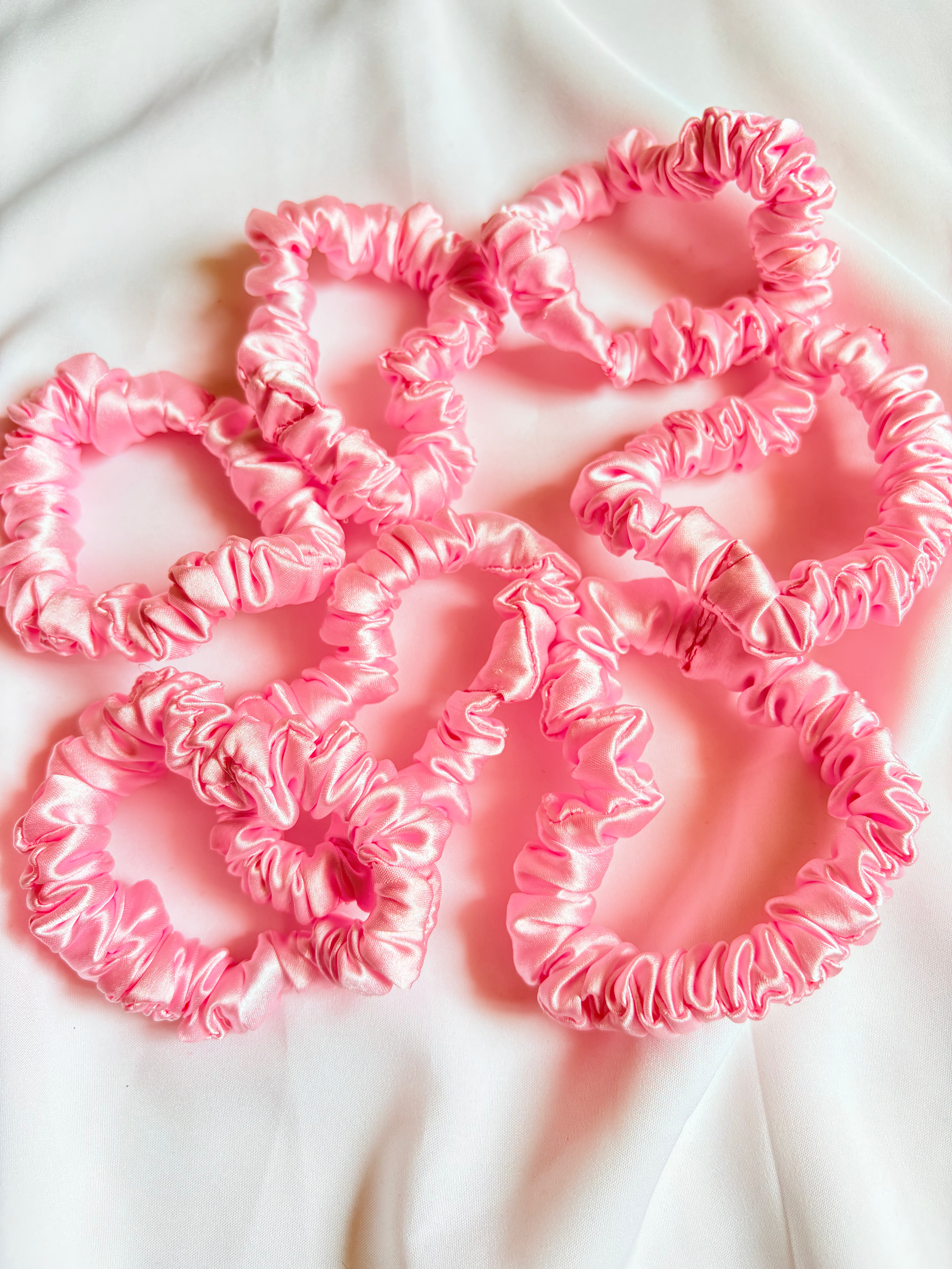 Mini satin scrucnhies
