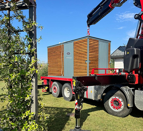 Unloading KIBO shelter