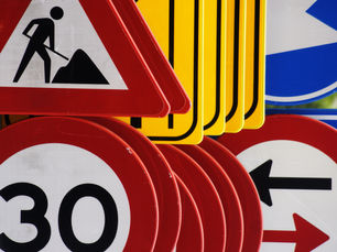 Evolución de los materiales para la fabricación de señaléticas: La perspectiva de la experiencia