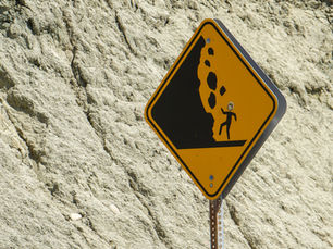 Seguridad vial en proyectos mineros: qué exige la señalización en faenas extremas