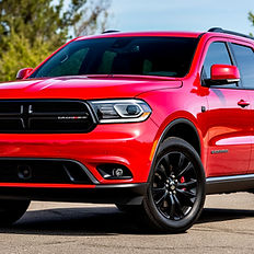 Слив отработанного масла из двигателя Dodge Journey На изображении — процесс слива старого масла из двигателя Dodge Journey. После установки нового фильтра заливается свежее масло, обеспечивающее стабильную работу и защиту мотора. Все этапы выполняются с соблюдением технических норм и чистоты.