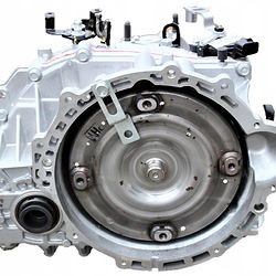 Иллюстрация комплексного обслуживания АКПП: слив старой жидкости, чистка поддона, обновление прокладки, возможная замена фильтра и финальная аппаратная прокачка. На изображении отражён полный профессиональный процесс, рекомендованный для продления срока службы автоматов A4CF1/A4CF2, которые часто работают в тяжелых городских условиях.