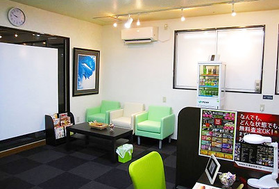 姶良国道10号店店内