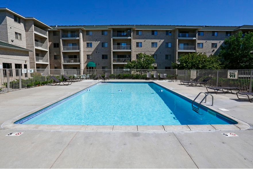 apple valley community pool