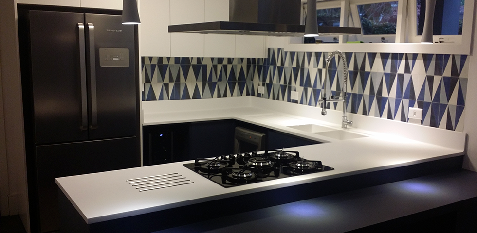 Bancada e Cuba de Cozinha em Corian
