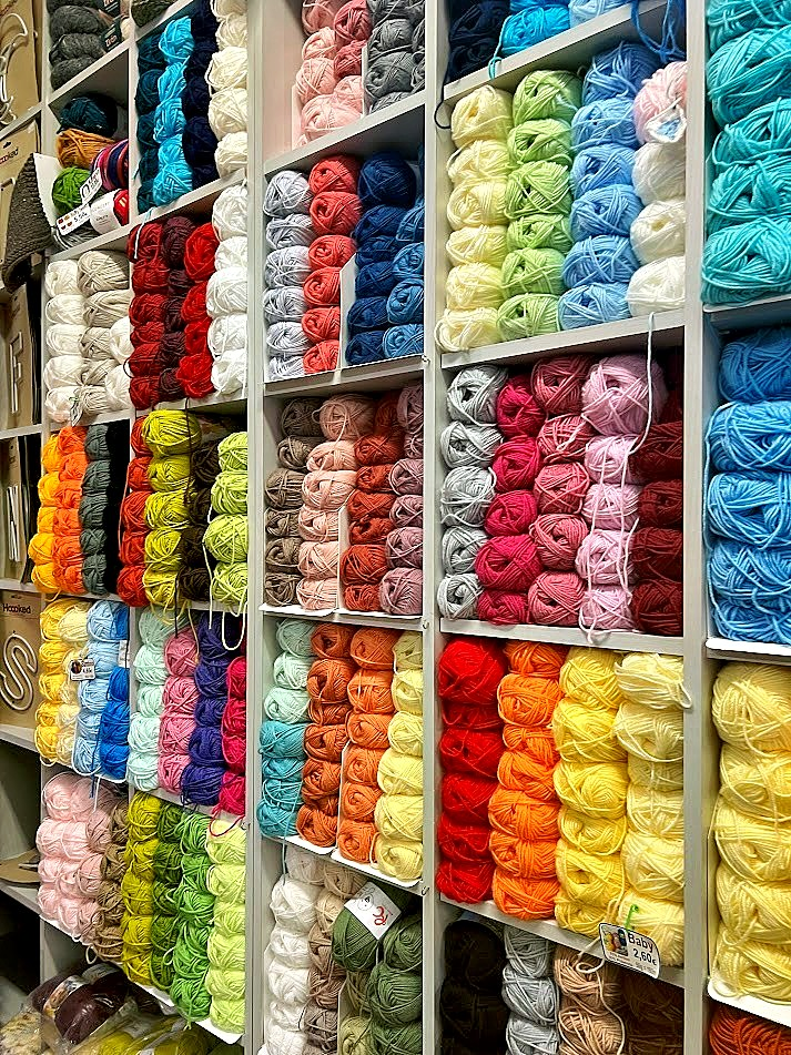Picture taken by me at the yarn store Tricot-Lãs Ericeira.