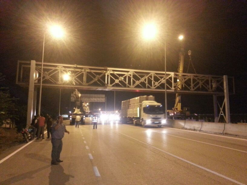 ÇELİK YAYA ÜSTGEÇİTİ