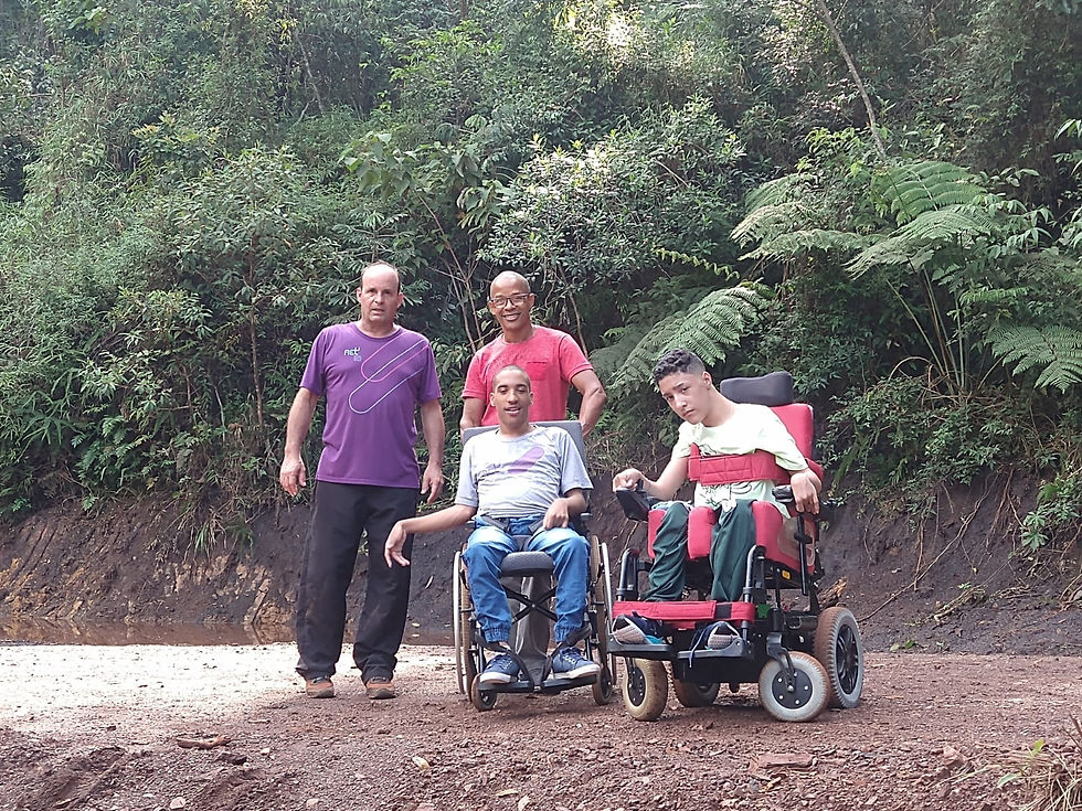 Cinema, caminhada inclusiva e feira encerram festival em Macacos