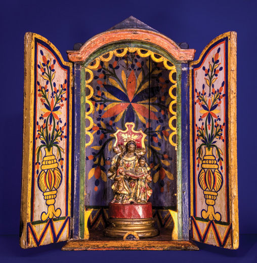 Oratório de salão (aberto médio), Madeira recortada e policromada, Século XIX Minas Gerais