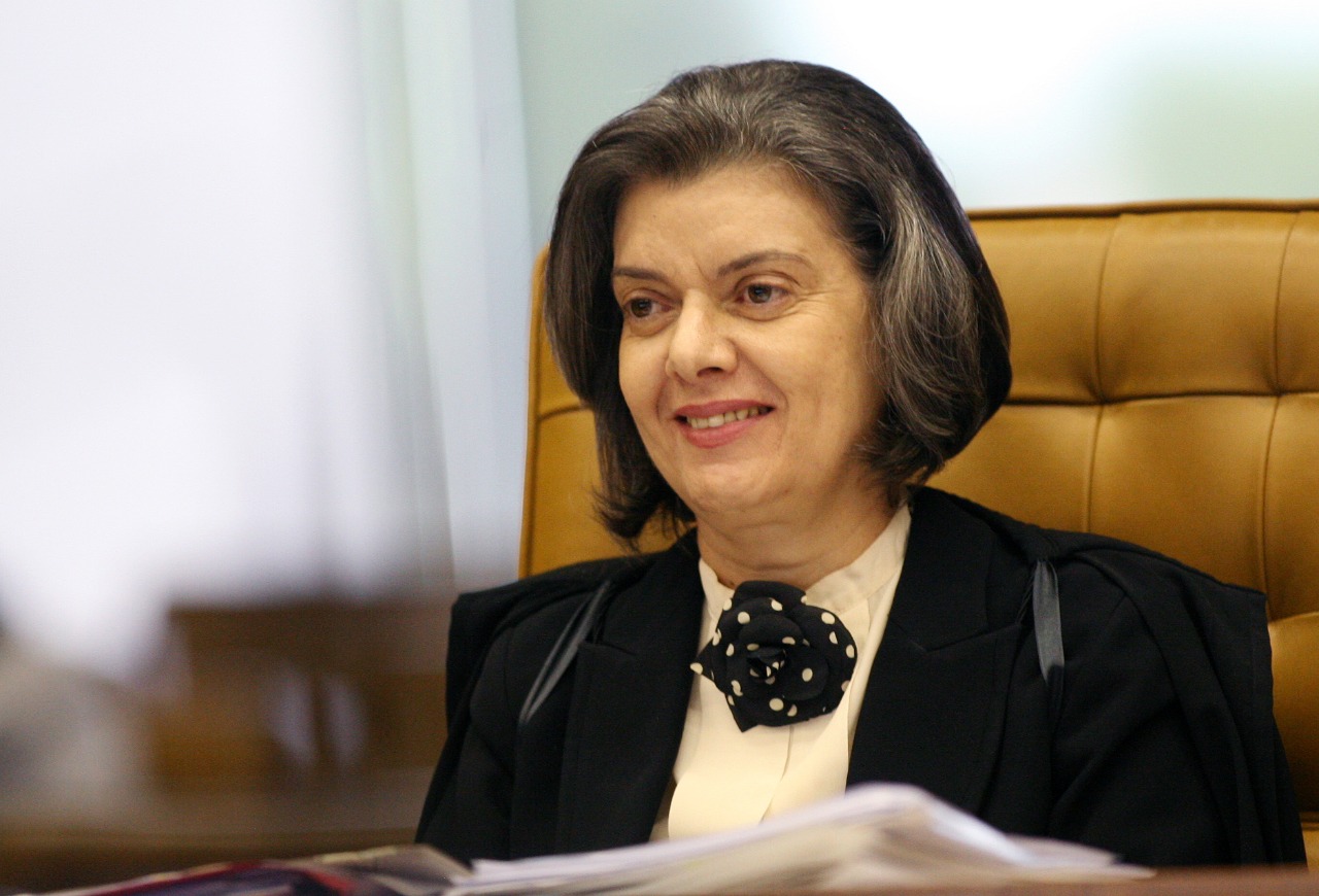 #SempreUmPapoEmCasa com Carmem Lúcia
