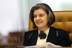#SempreUmPapoEmCasa com Carmem Lúcia