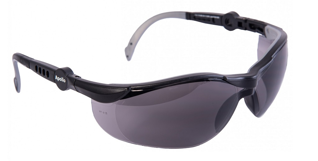 Óculos de segurança confeccionados em policarbonato óptico, lente curva, leve e resistente.