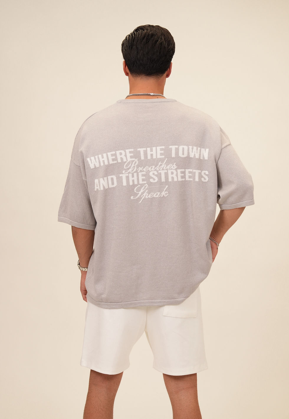 תמונה ממוזערת: חולצלה אוברסייז THE TOWN