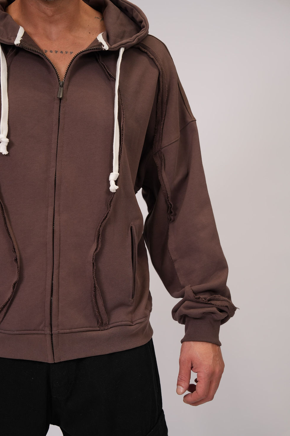 תמונה ממוזערת: קפוצון אוברסייז עם רוכסן תפירה מודגשת 