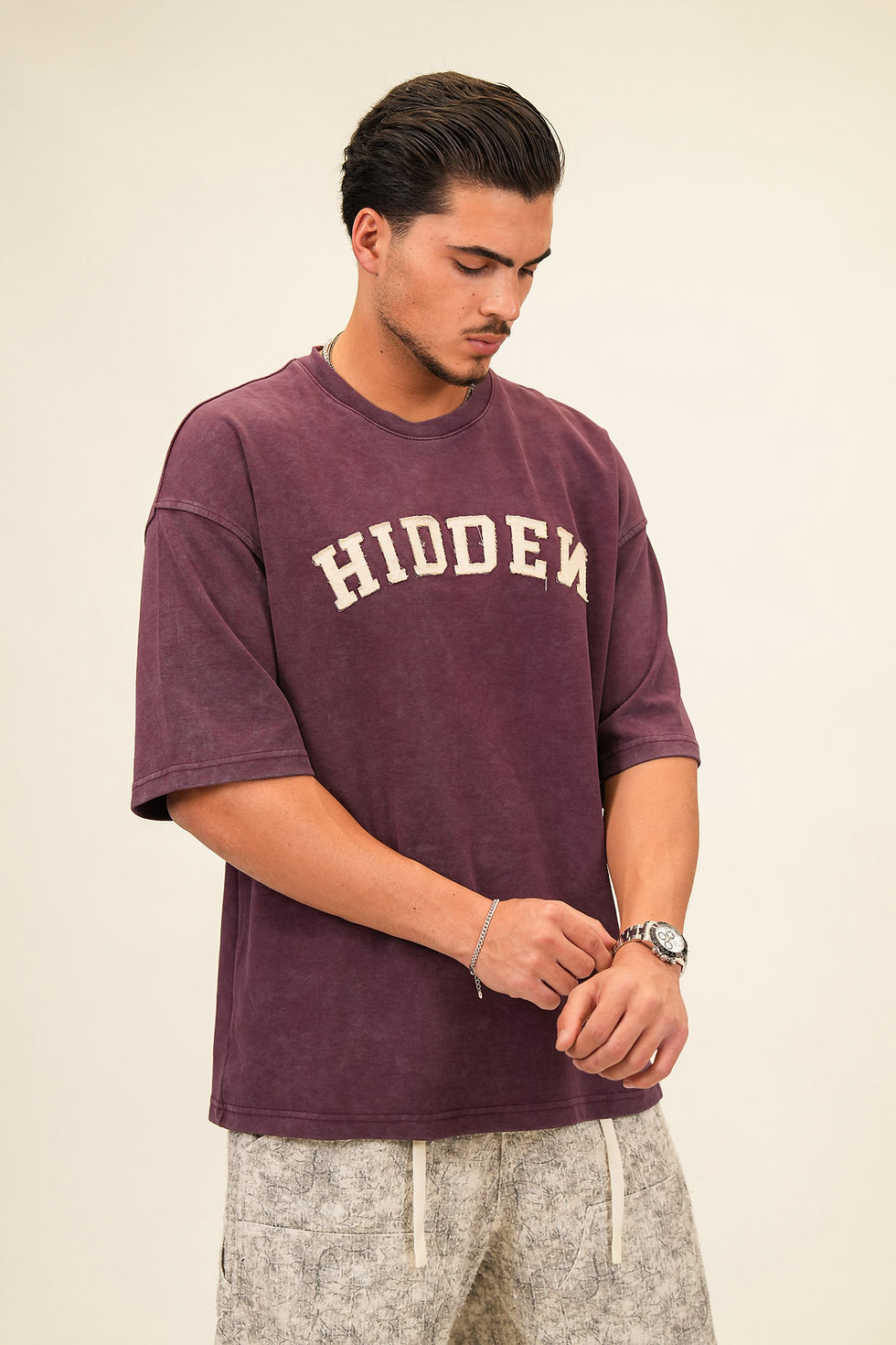 תמונה ממוזערת: חולצה אוברסייז דהוי HIDDEN 