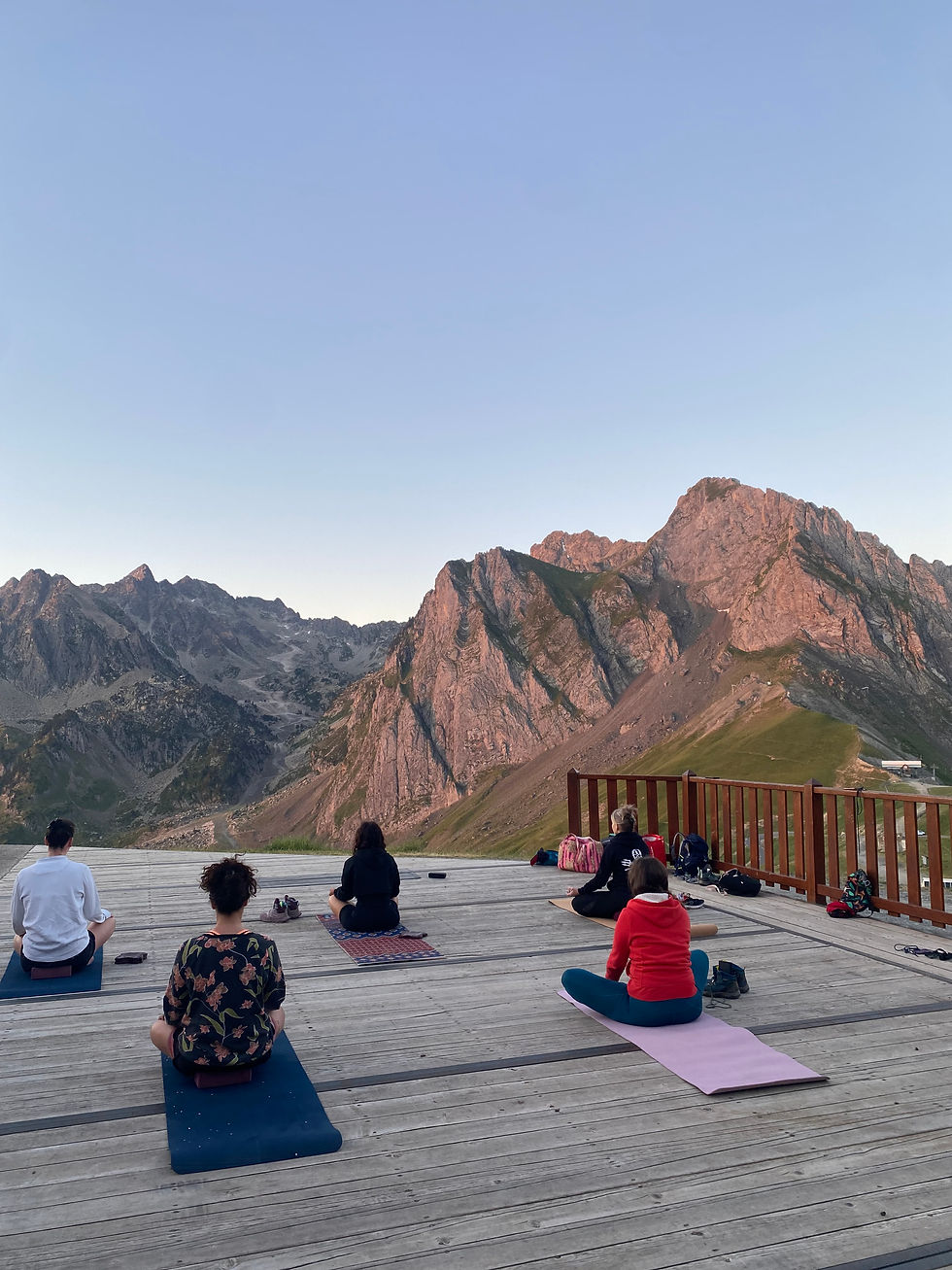 Yoga et lever de soleil au Col du Tourmalet