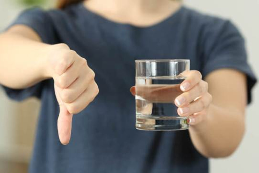 evitar água na cólica renal
