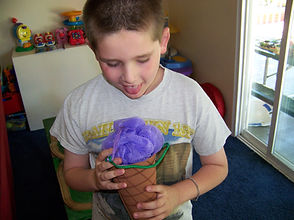 Kidfunideas.com catch the scoop game and craft for kids