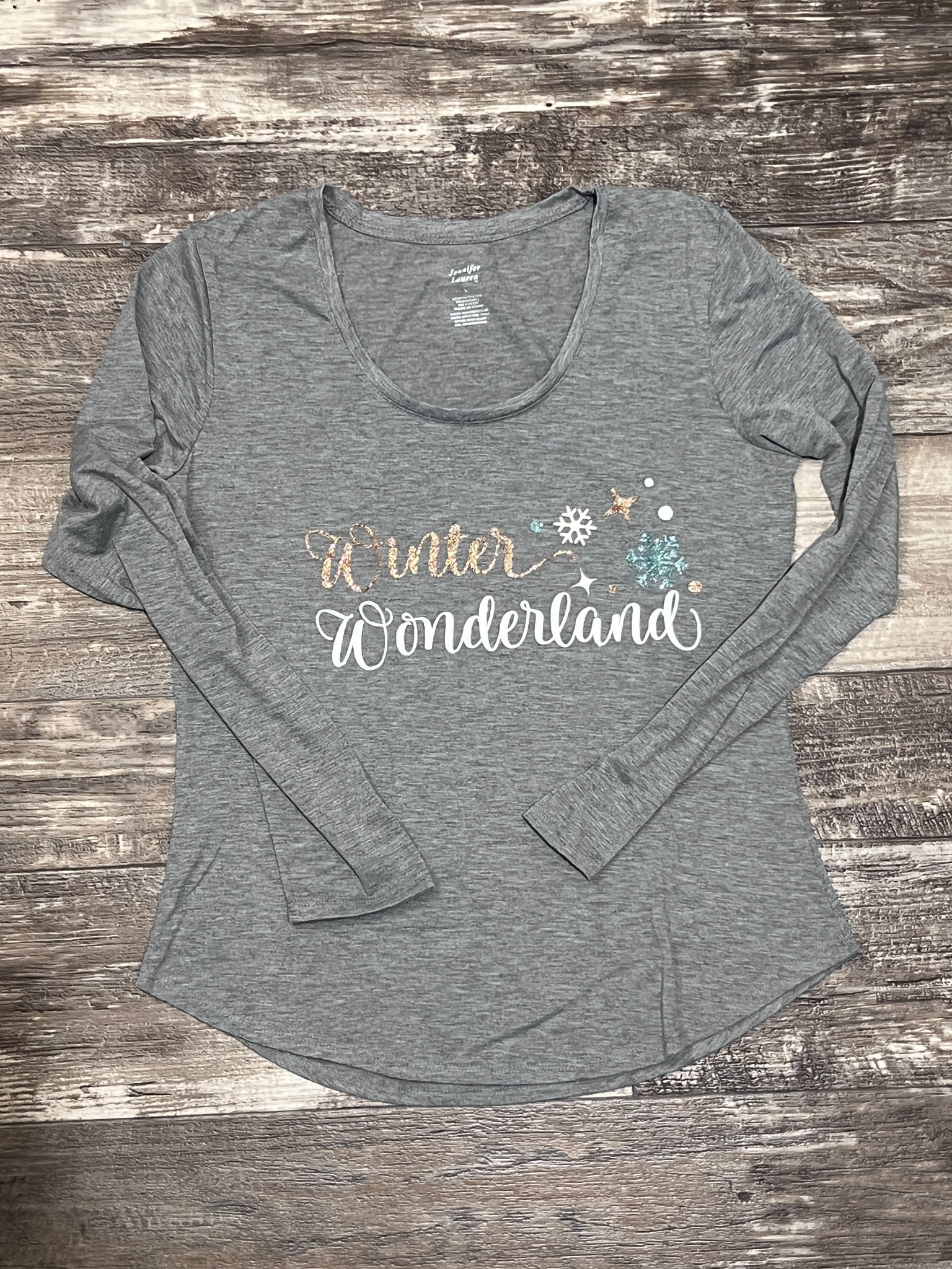 Winter Wonderland Snowflake Graphic Long-Sleeve T-Shirt – Size L