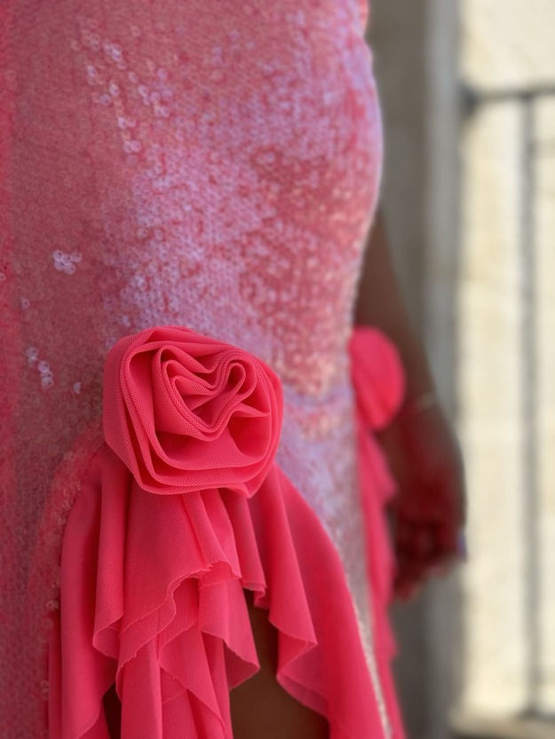 תמונה ממוזערת: שמלה פאייטים ורודה עם פרחים 