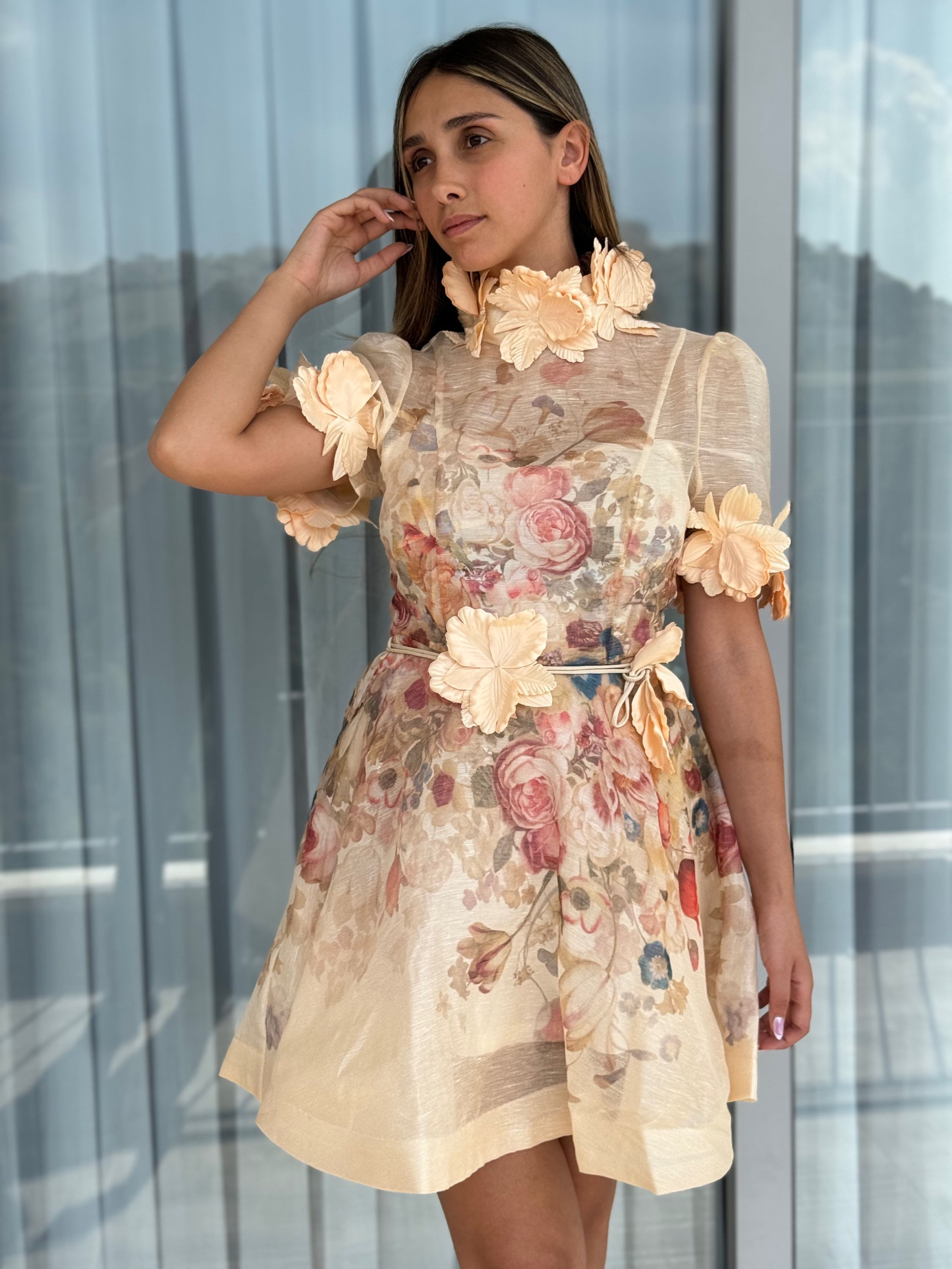 שמלה מיני צהובה פרחונית