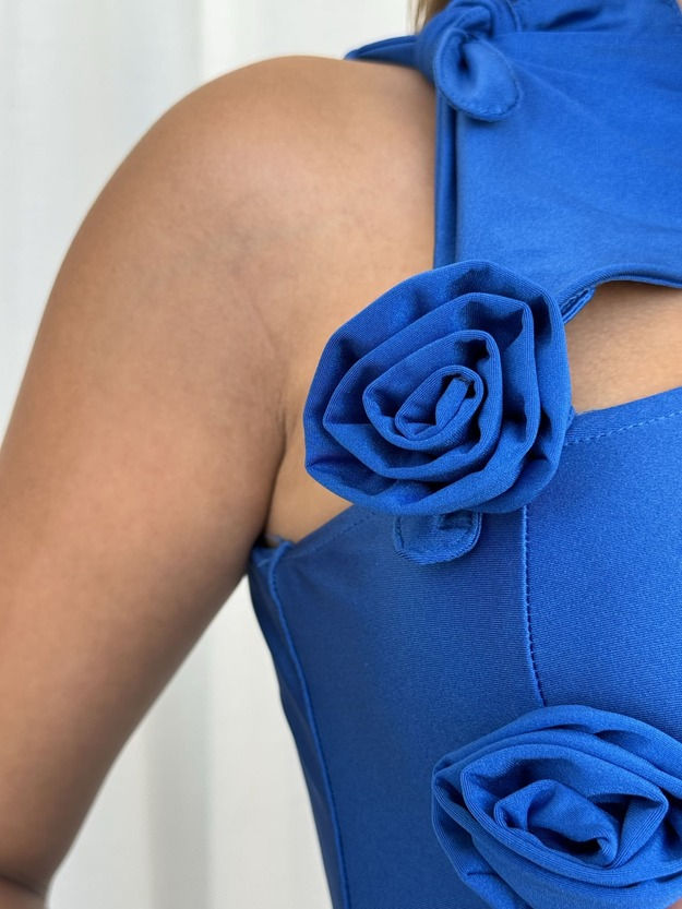 תמונה ממוזערת: שמלה מידי כחולה עם שושנים 