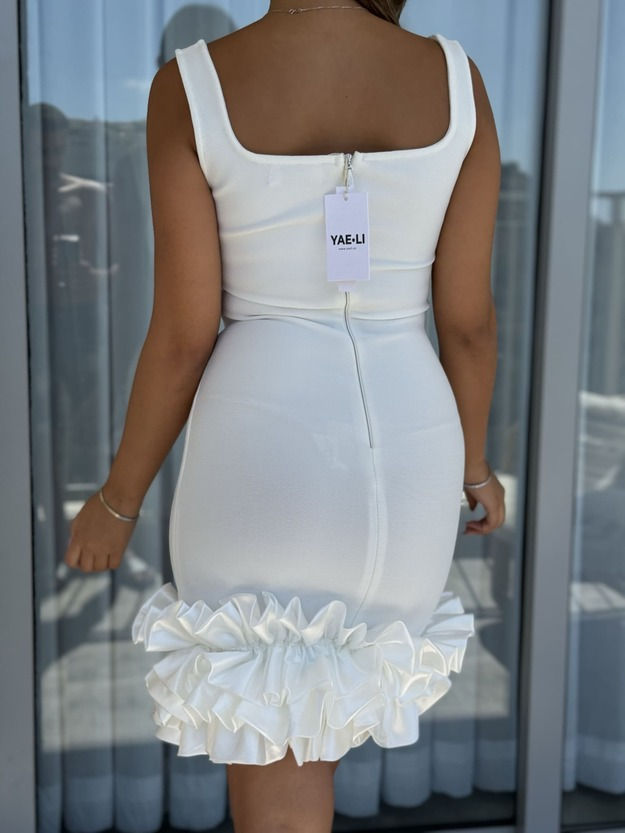 תמונה ממוזערת: שמלה לבנה מסולסת 