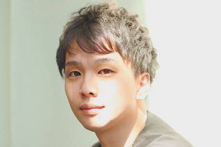 こだわりを貫くフリーランス美容師・アイザワナオト