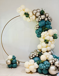 Hoop with Willow Lace & Champagne Artificial Eucalyptus_edited_edited.jpg