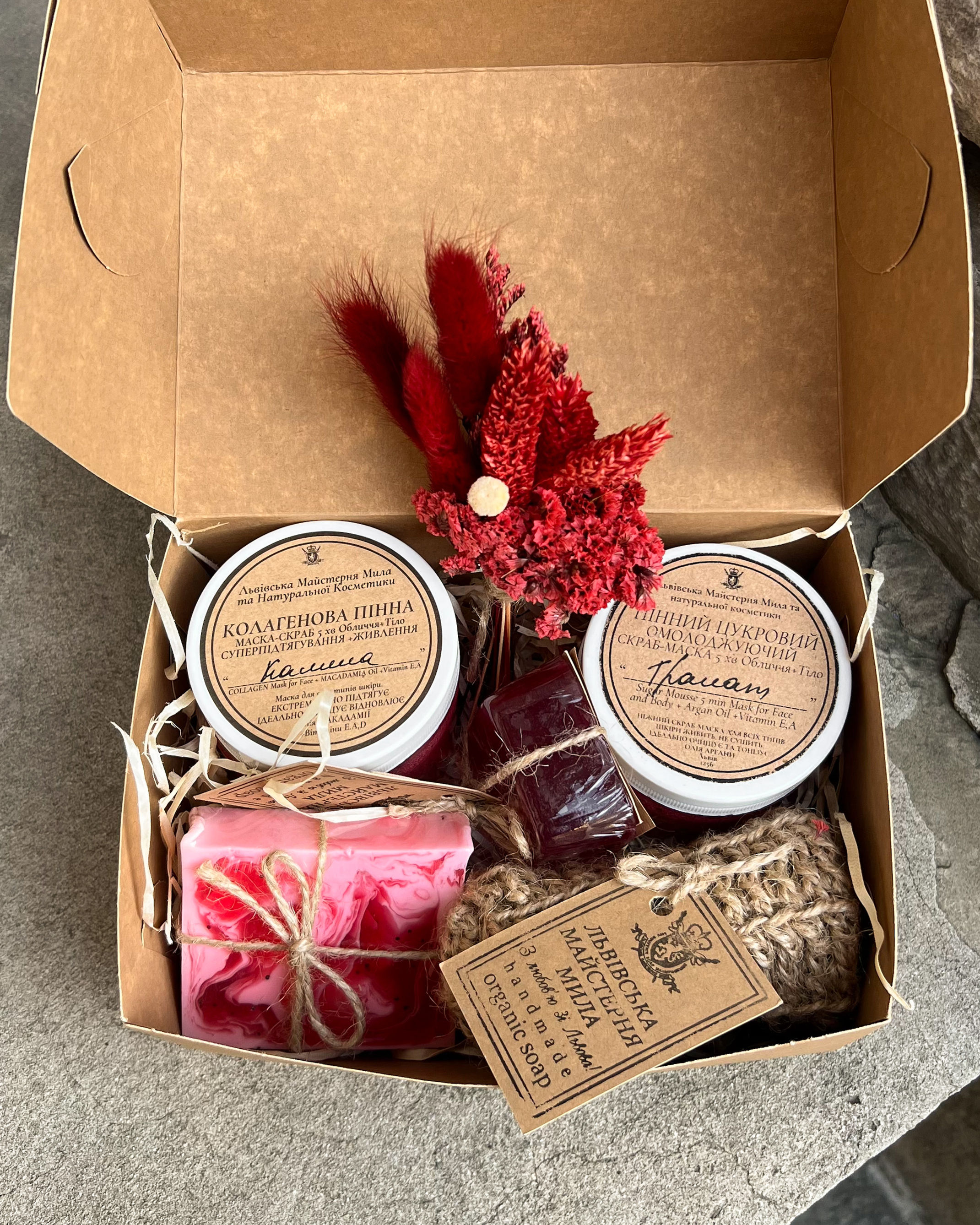 Подарунковий бокс "Відтінок майстерні: червоний"