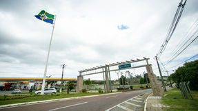 Prefeitura de Quatro Barras abre vagas para assistente social, professor e psicólogo