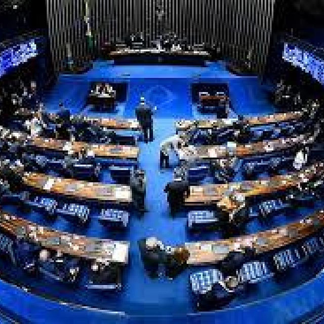 Coronavírus: Câmara aprova projeto que prevê R$ 600 por mês para trabalhador informal Texto vai ao Senado e prevê repasse por 3 meses. Autônomo deverá cumprir requisitos como ter mais de 18 anos e não