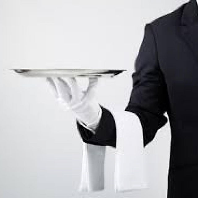 Garçom que recebia apenas com gorjetas tem direito a piso salarial da categoria
