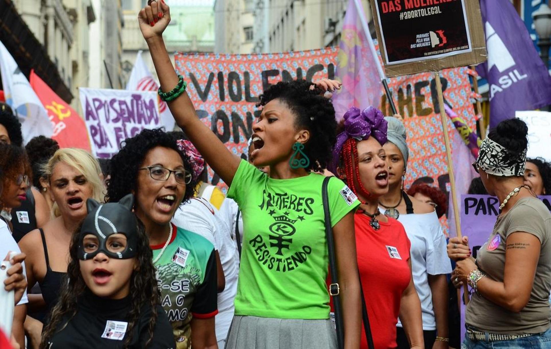 Senado aprova projeto que cria programa Sinal Vermelho Contra a Violência Doméstica