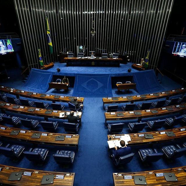 Senadores recorrem ao STF contra redução de salários dos trabalhadores