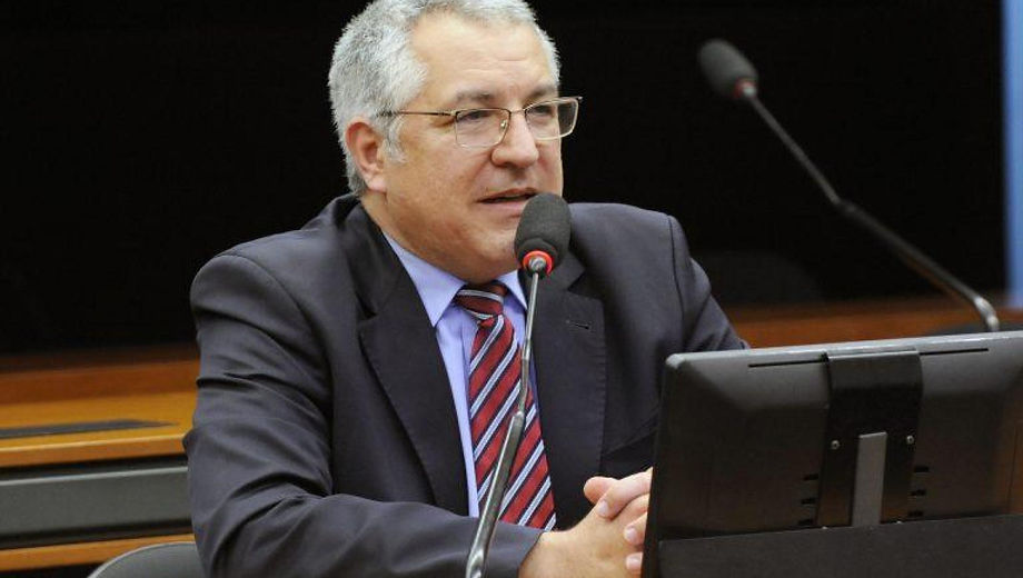 Projeto revoga portaria que retirou Covid-19 da lista de doenças do trabalho