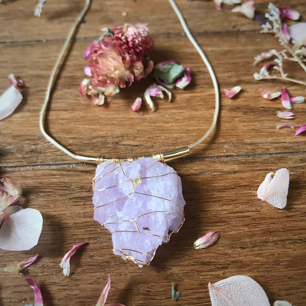 kunzite, crystal healing, crystal jewelery, crystal shop shanghai, reiki jewelery, vibereition