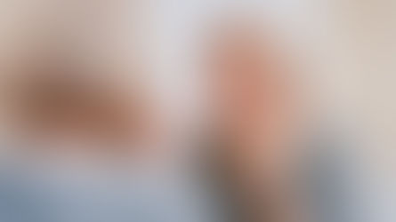Mujer frente al espejo ante cambios por la edad