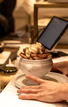 de frites staan