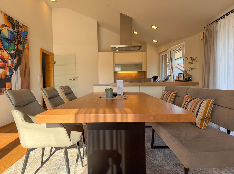 Essplatz für 6 Personen im Premium Apartments Seekirchen FIVE