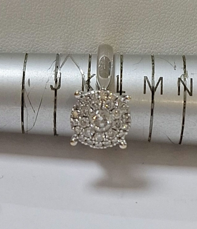 Thumbnail: G109.  18ct White Gold Diamond Cluster Ring