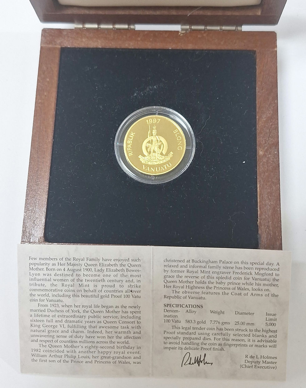 Thumbnail: C12.  14ct Gold Coin, Queen Mother, Vanuatu