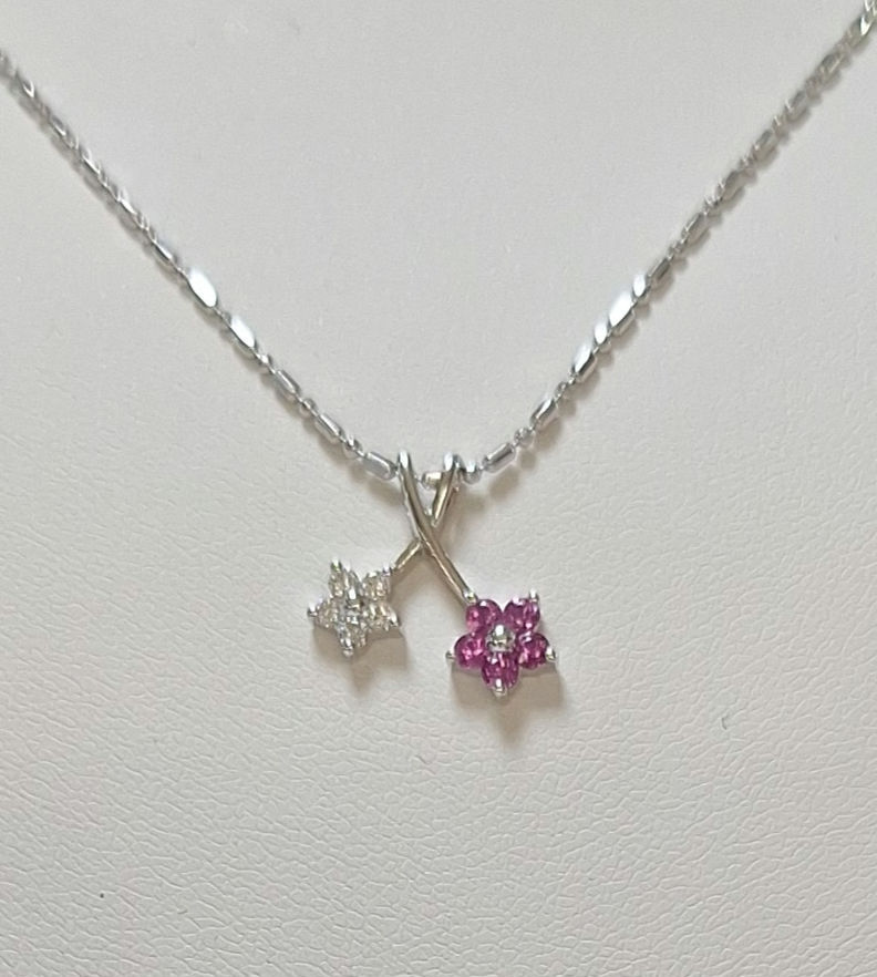 G75.  18ct White Gold Double Daisy pendant and chain 