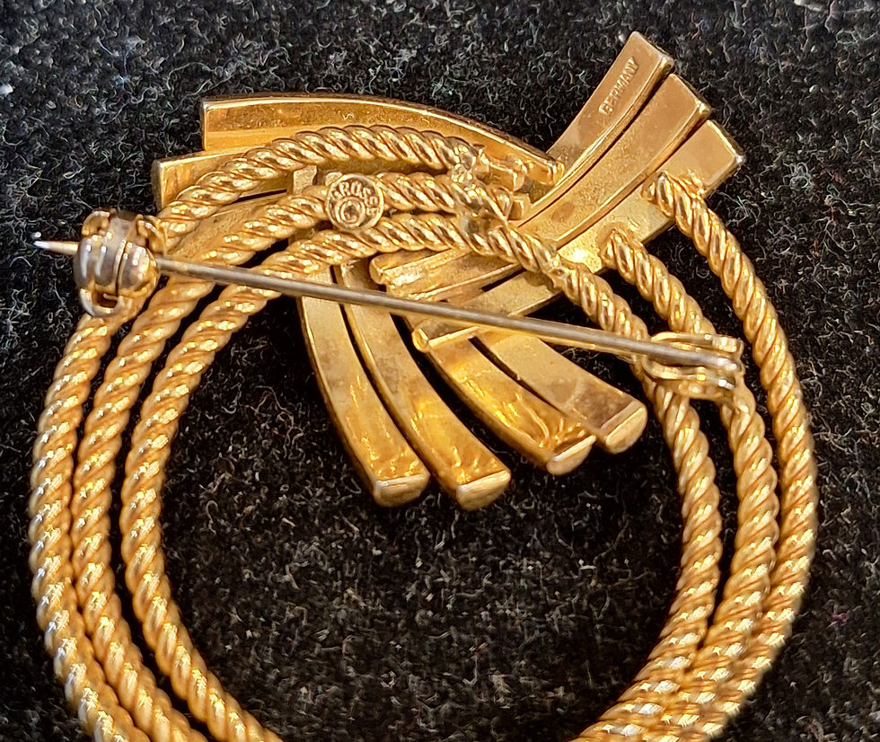 Thumbnail: C41.    Grosse Wreath Brooch 